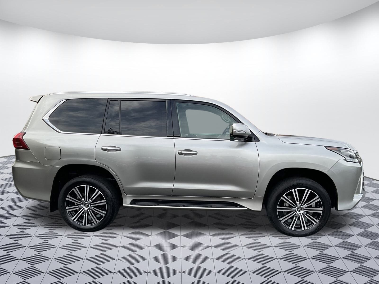 2020 Lexus LX 570 photo 2