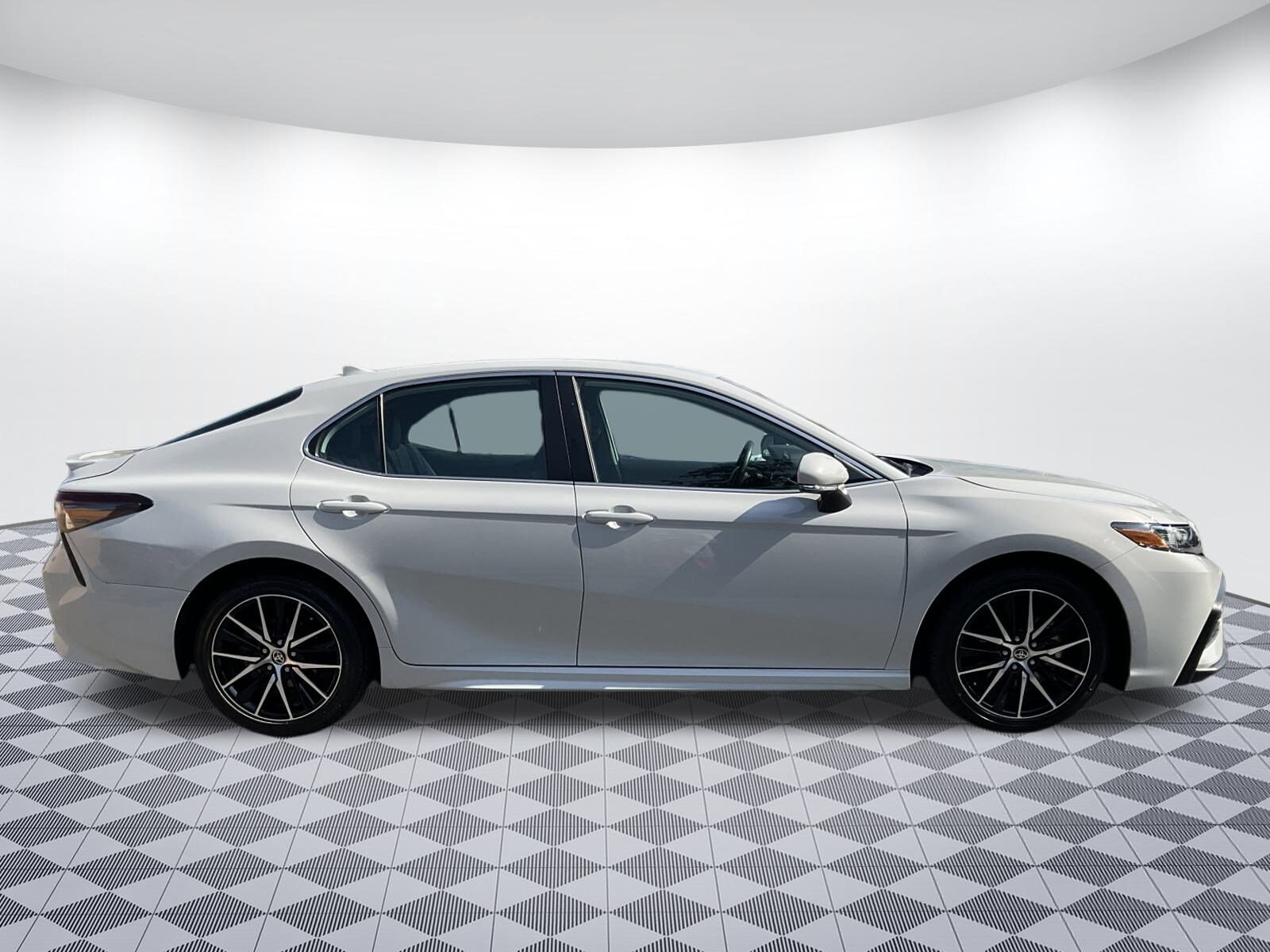 2024 Toyota Camry SE photo 2