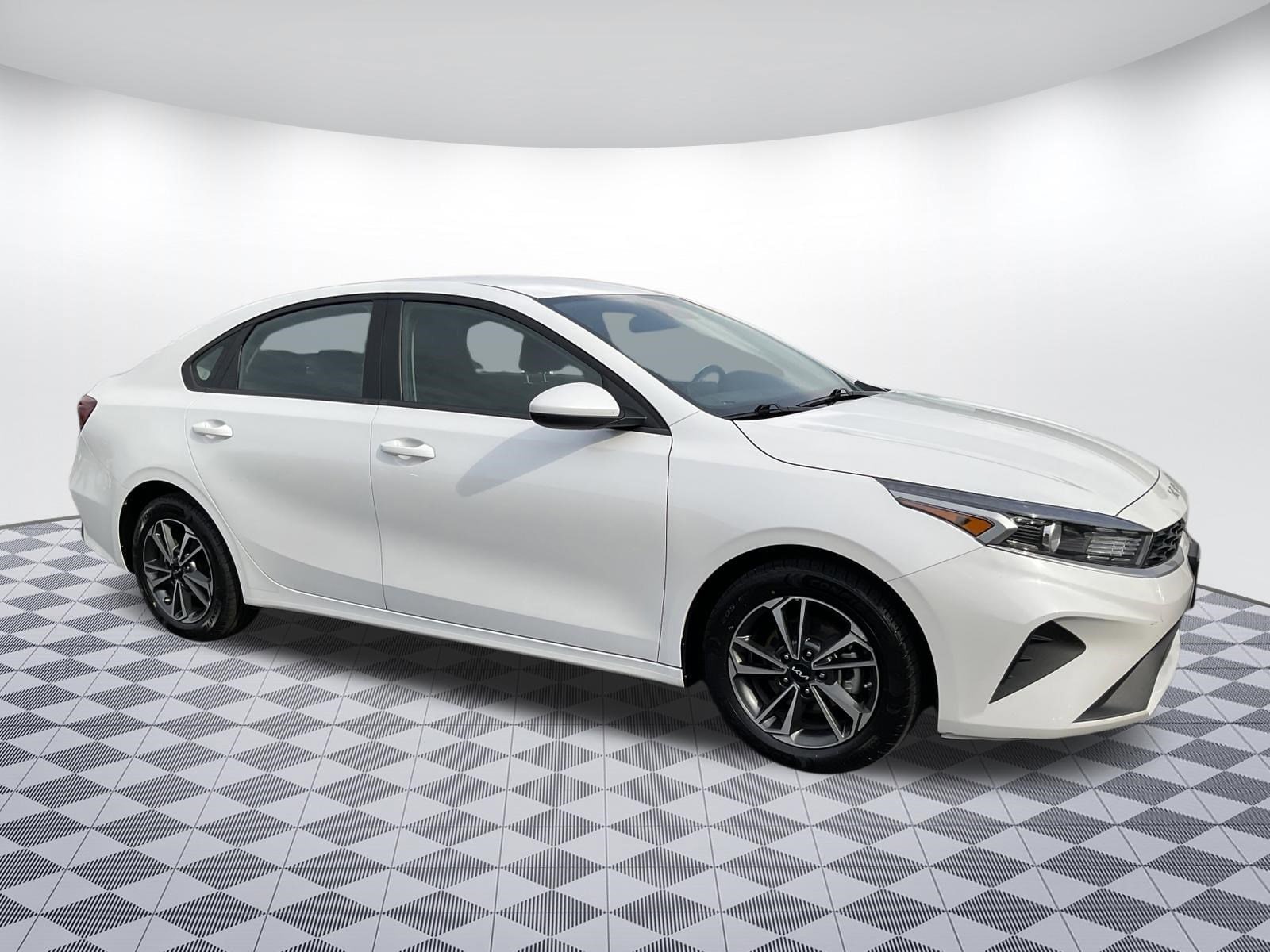 2024 Kia Forte LXS AT's photo