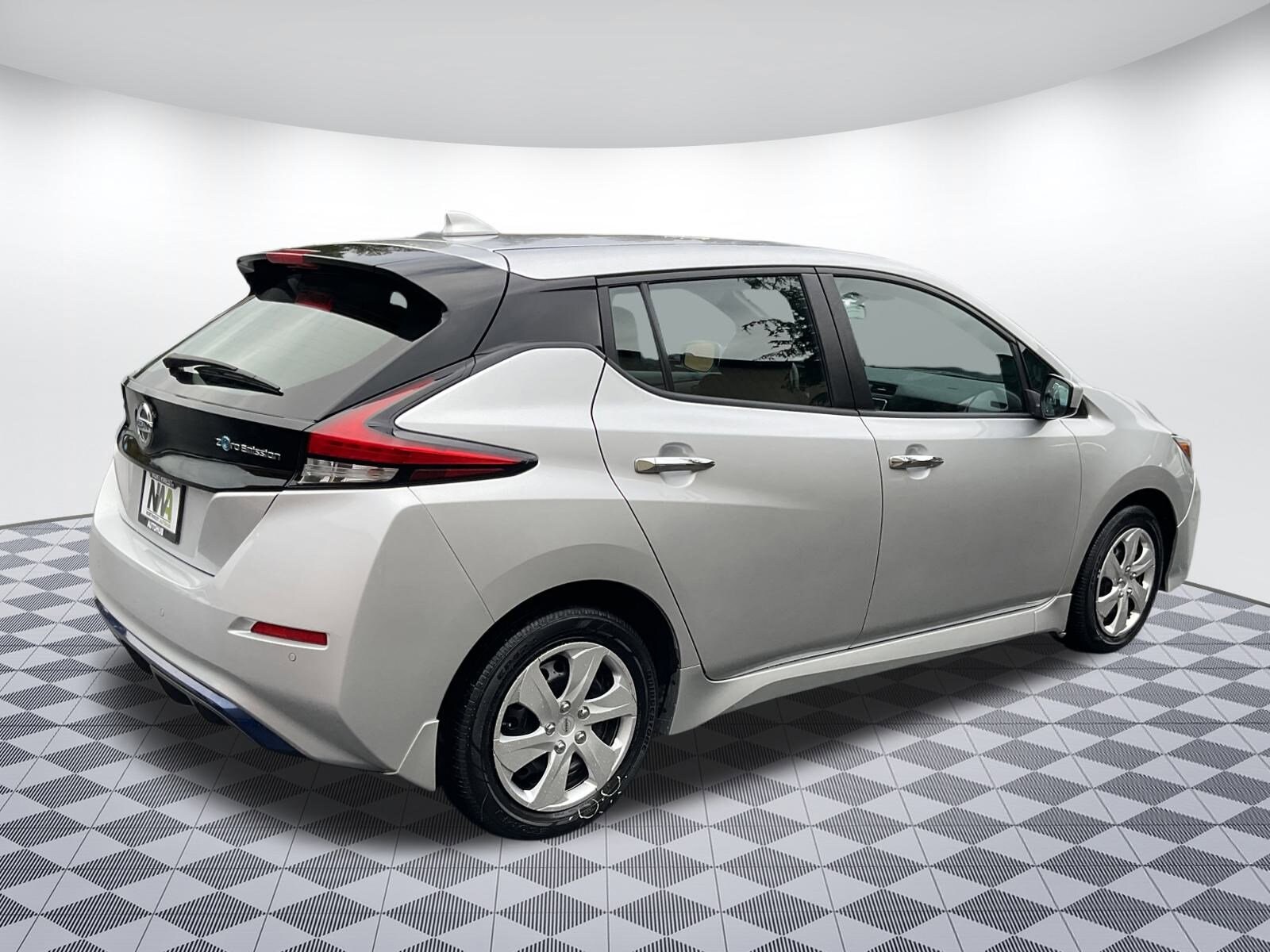 2022 Nissan Leaf S photo 3