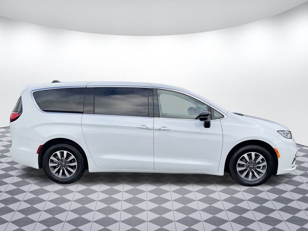 Used 2024 Chrysler Pacifica Plug-In Hybrid Hybrid Select Van Passenger Van