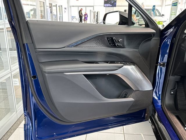 2026 Cadillac LYRIQ V Premium - Photo 7