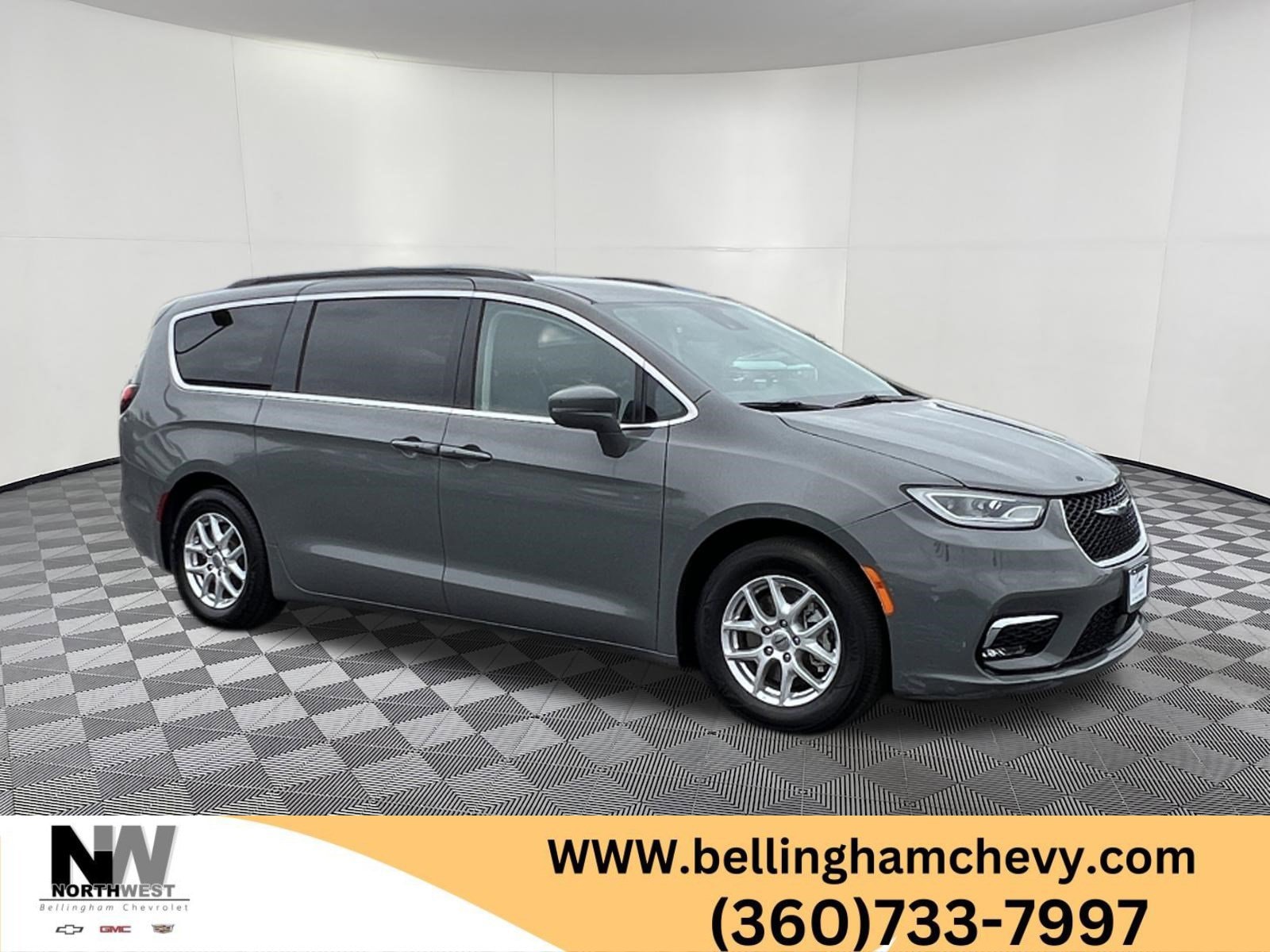 2022 Chrysler Pacifica Touring L's photo
