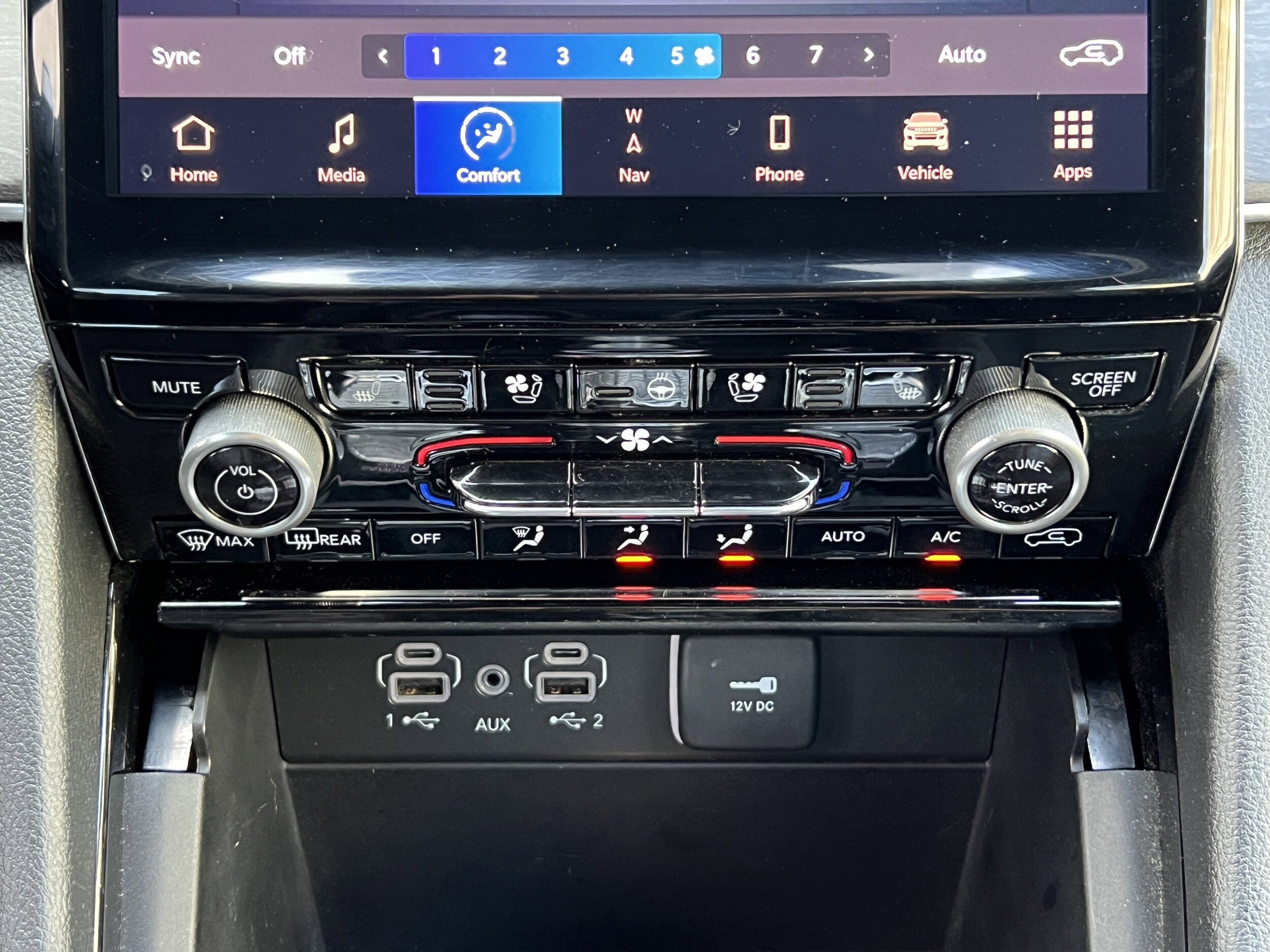2023 Jeep Grand Cherokee Overland - Photo 31