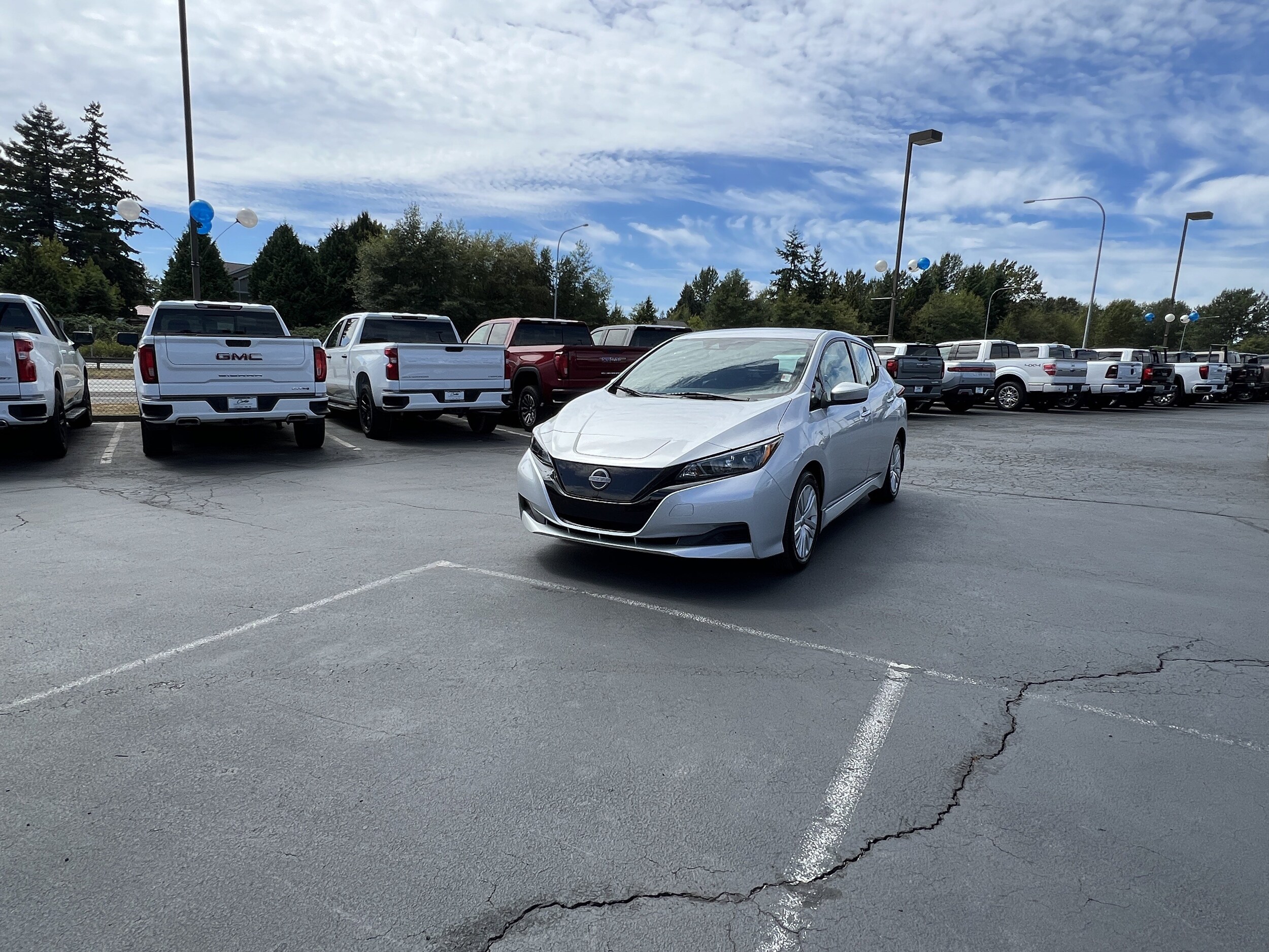 2023 Nissan Leaf S photo 3