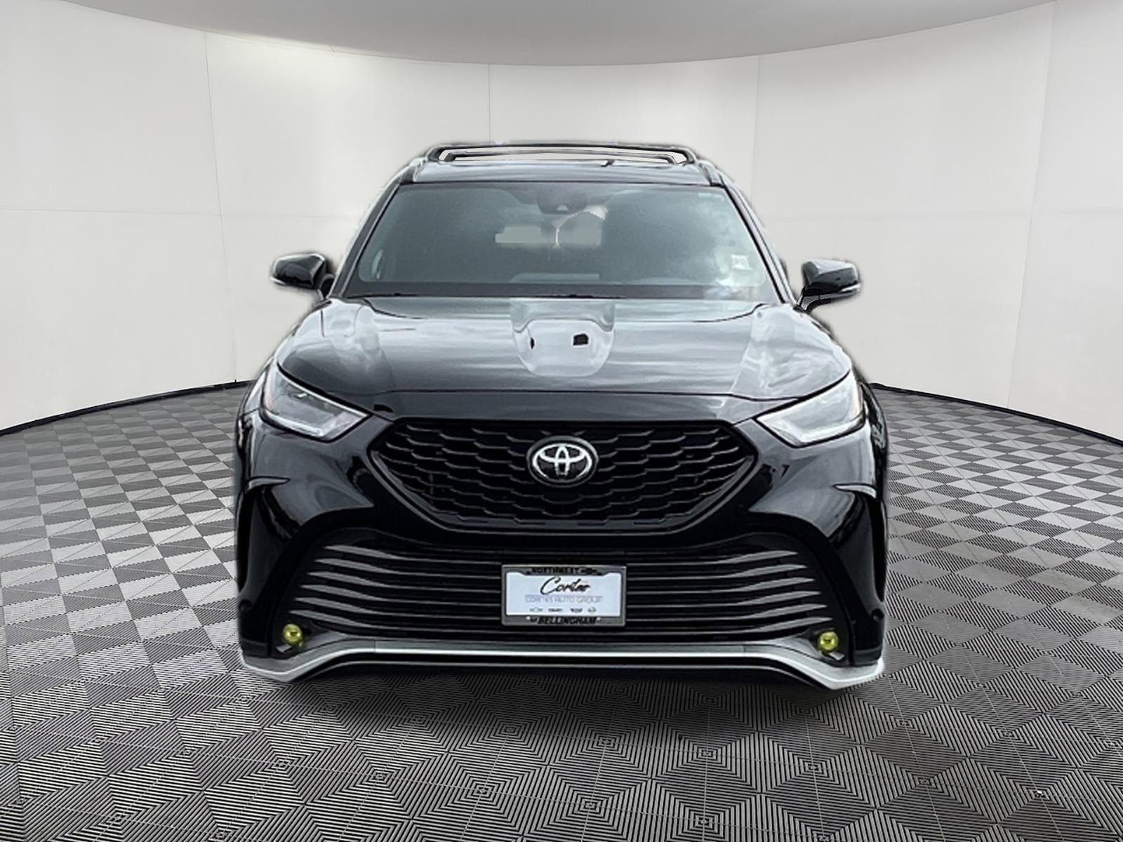 Used 2022 Toyota Highlander XSE with VIN 5TDJZRBH5NS168125 for sale in Bellingham, WA