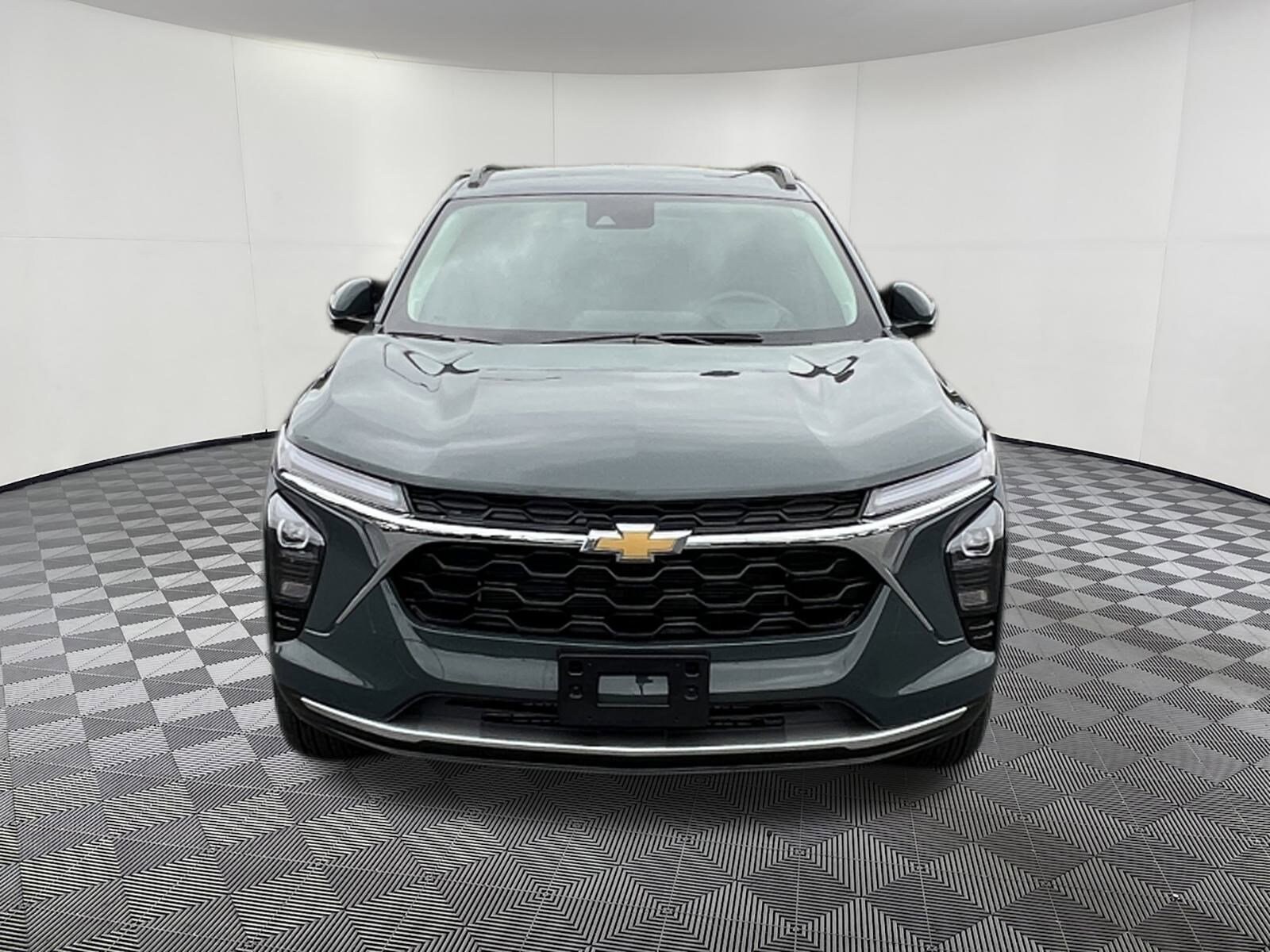 2025 Chevrolet Trax LT photo 2