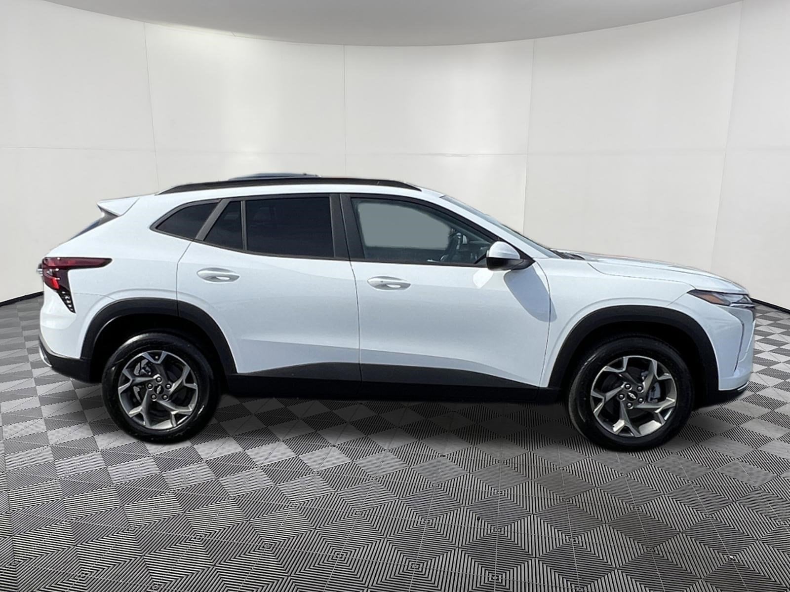 2026 Chevrolet Trax LT - Photo 7