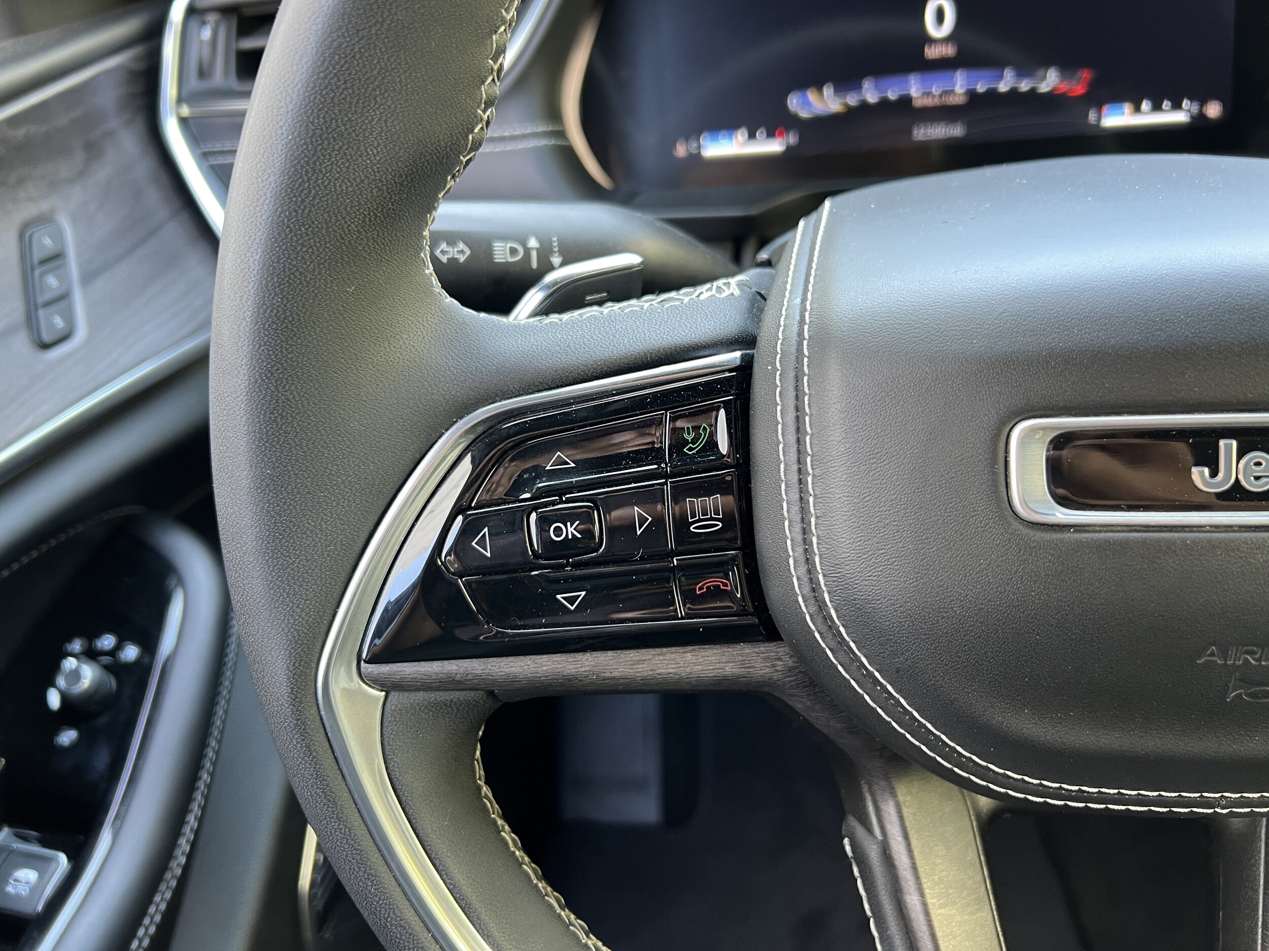 2023 Jeep Grand Cherokee Overland - Photo 28