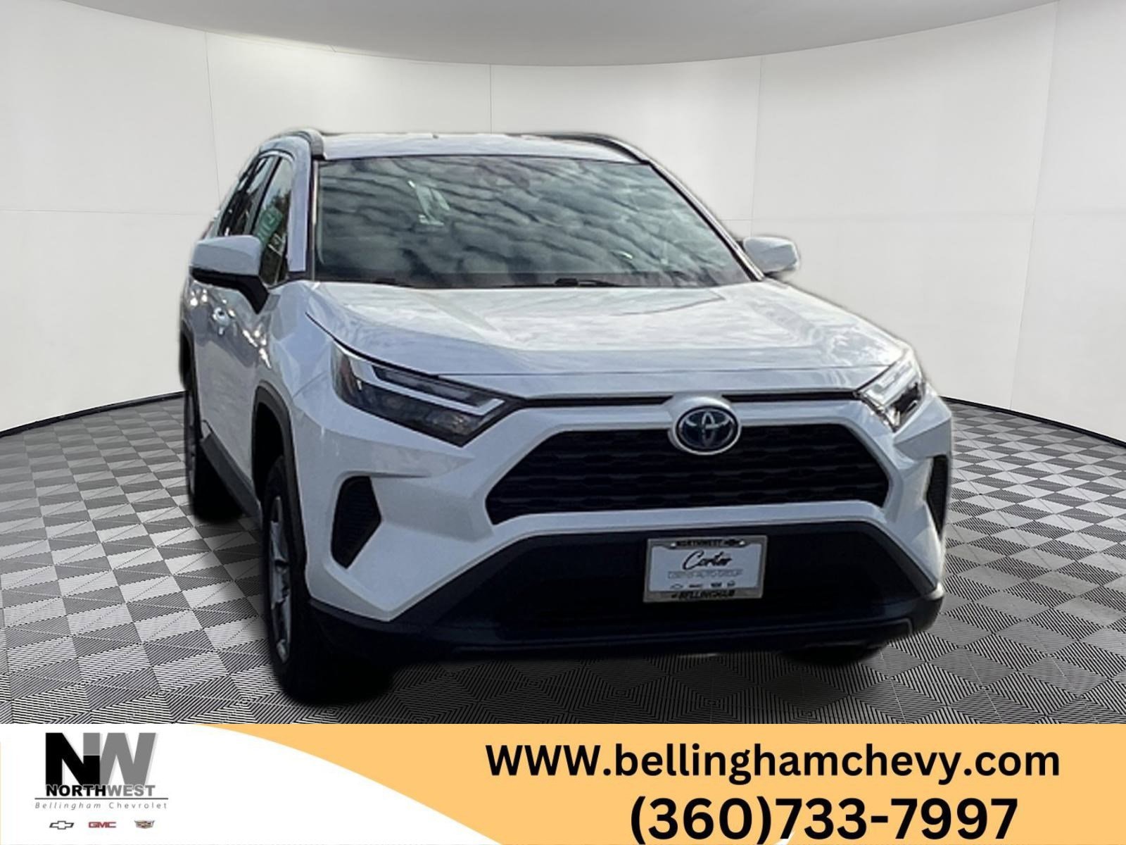 2024 Toyota RAV4 XLE's photo