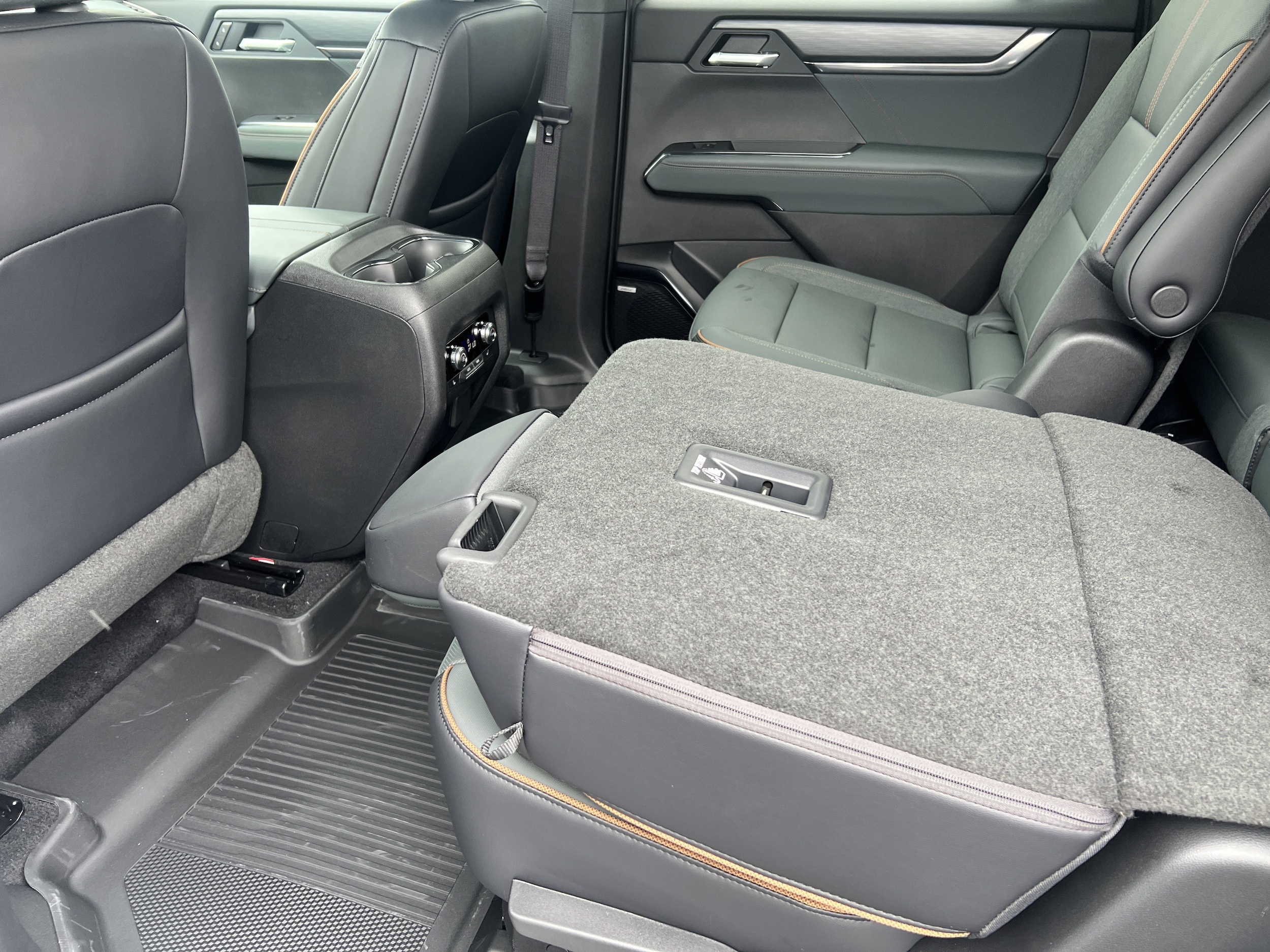2026 GMC Acadia AT4 - Photo 18