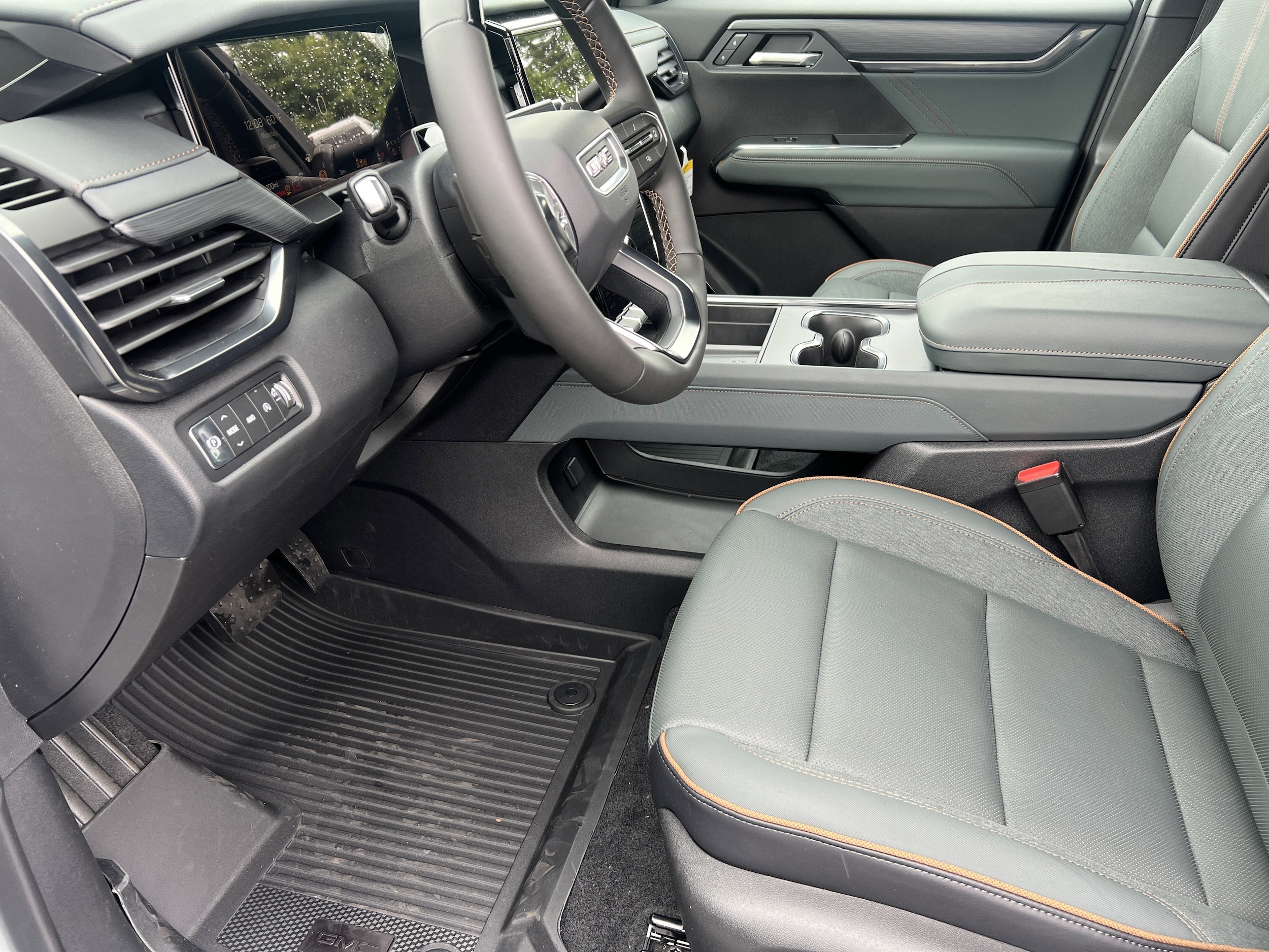 2026 GMC Acadia AT4 - Photo 15