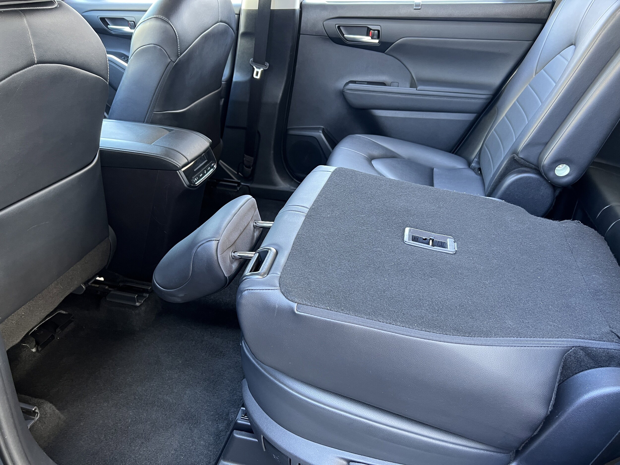 2024 Toyota Highlander XLE - Photo 18