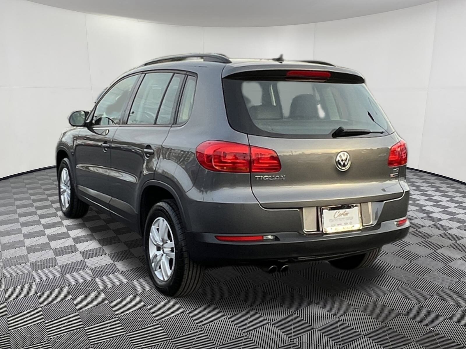 2017 Volkswagen Tiguan S Limited photo 4