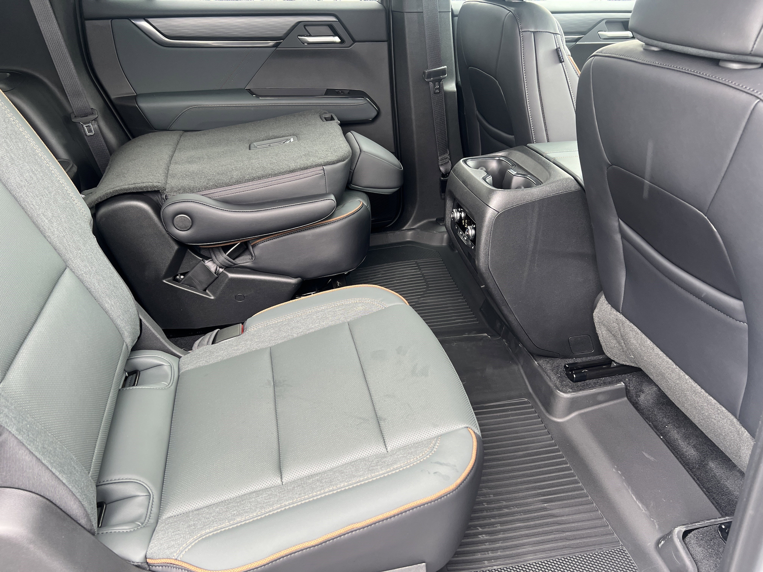 2026 GMC Acadia AT4 - Photo 25