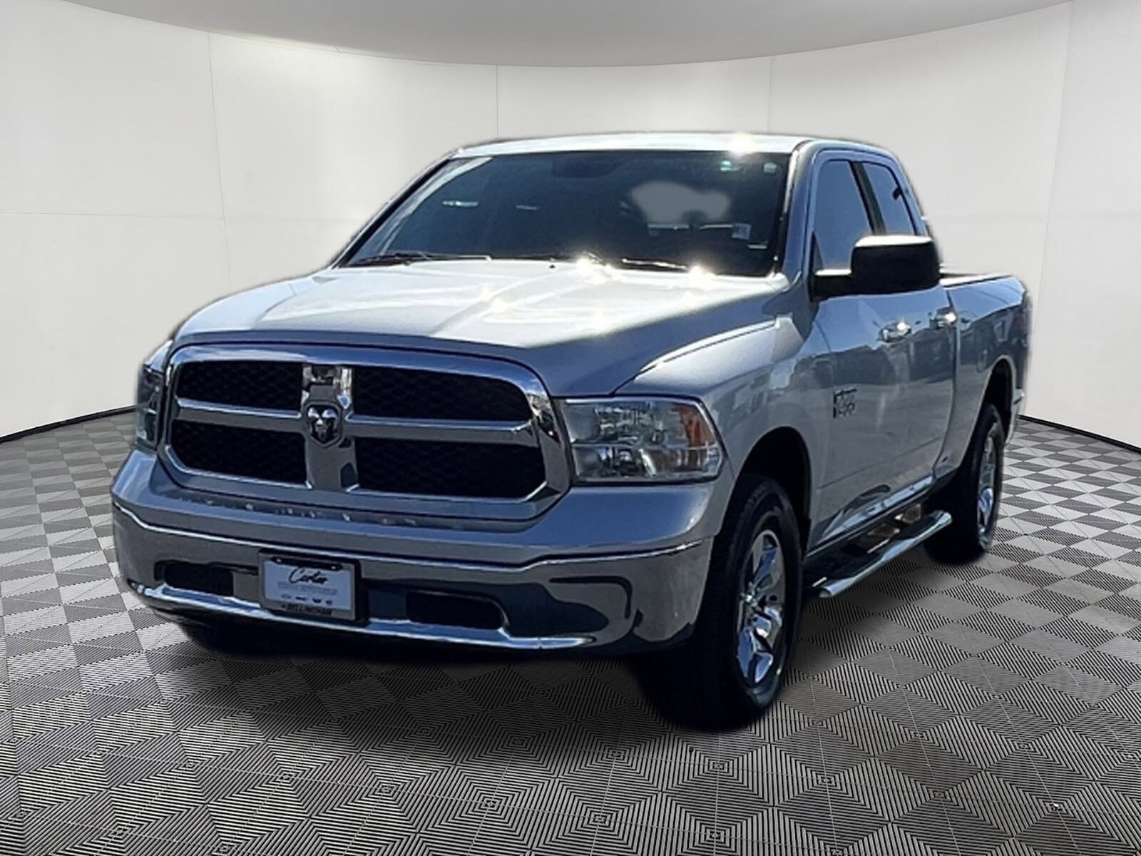 2016 Ram 1500 SLT photo 2