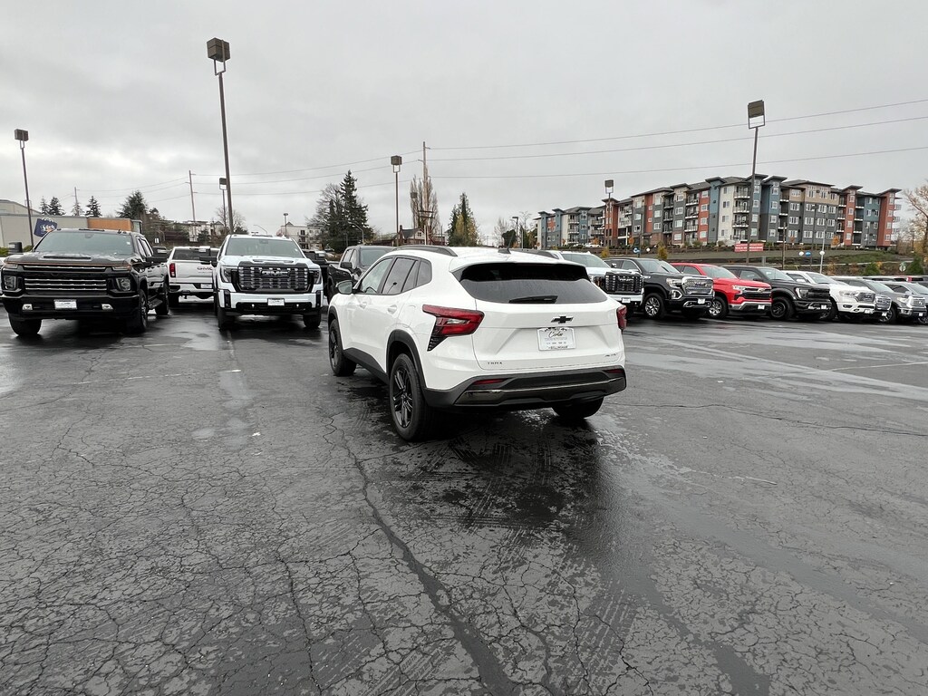 Used 2025 Chevrolet Trax Activ SUV