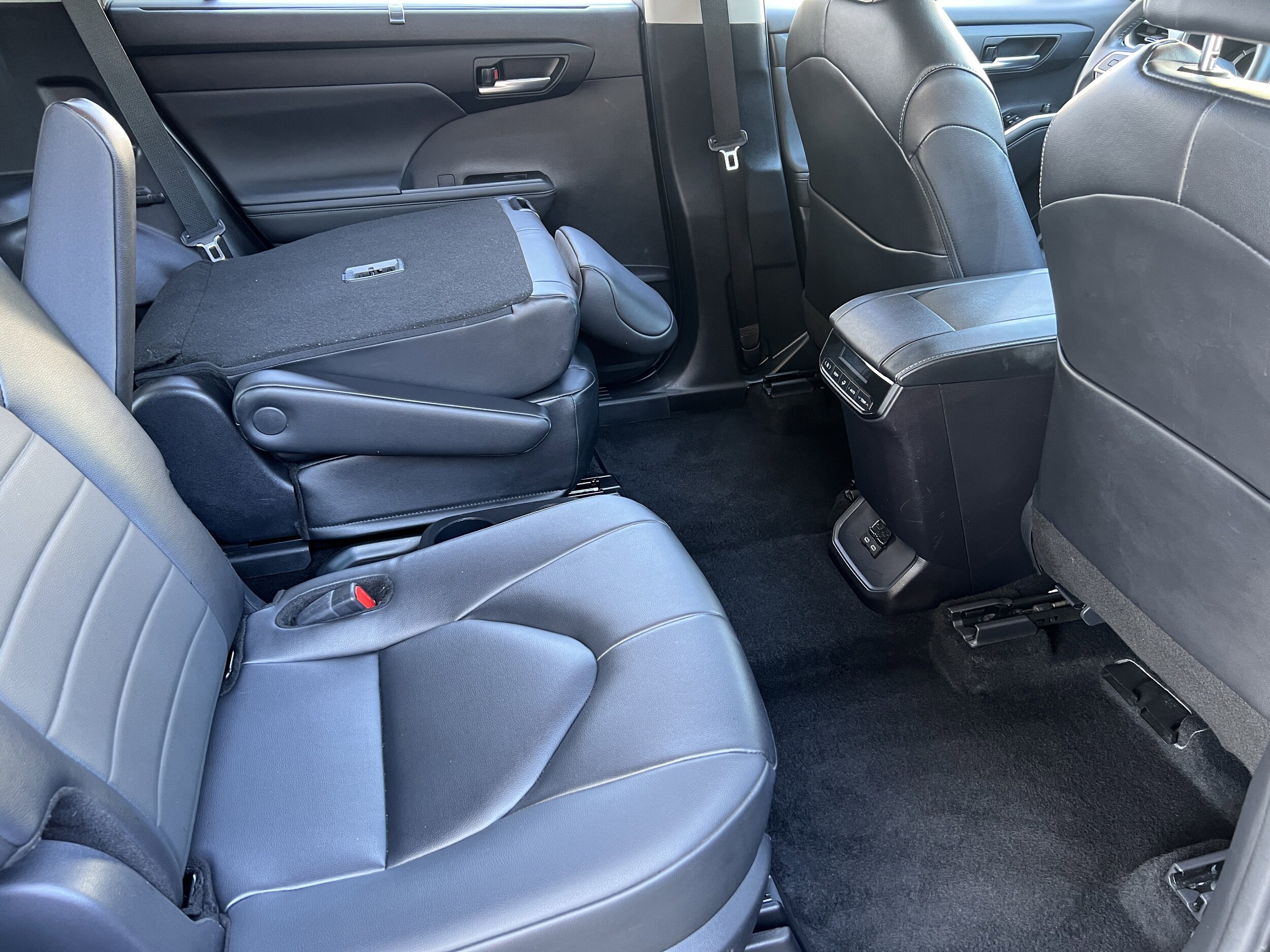 2024 Toyota Highlander XLE - Photo 25