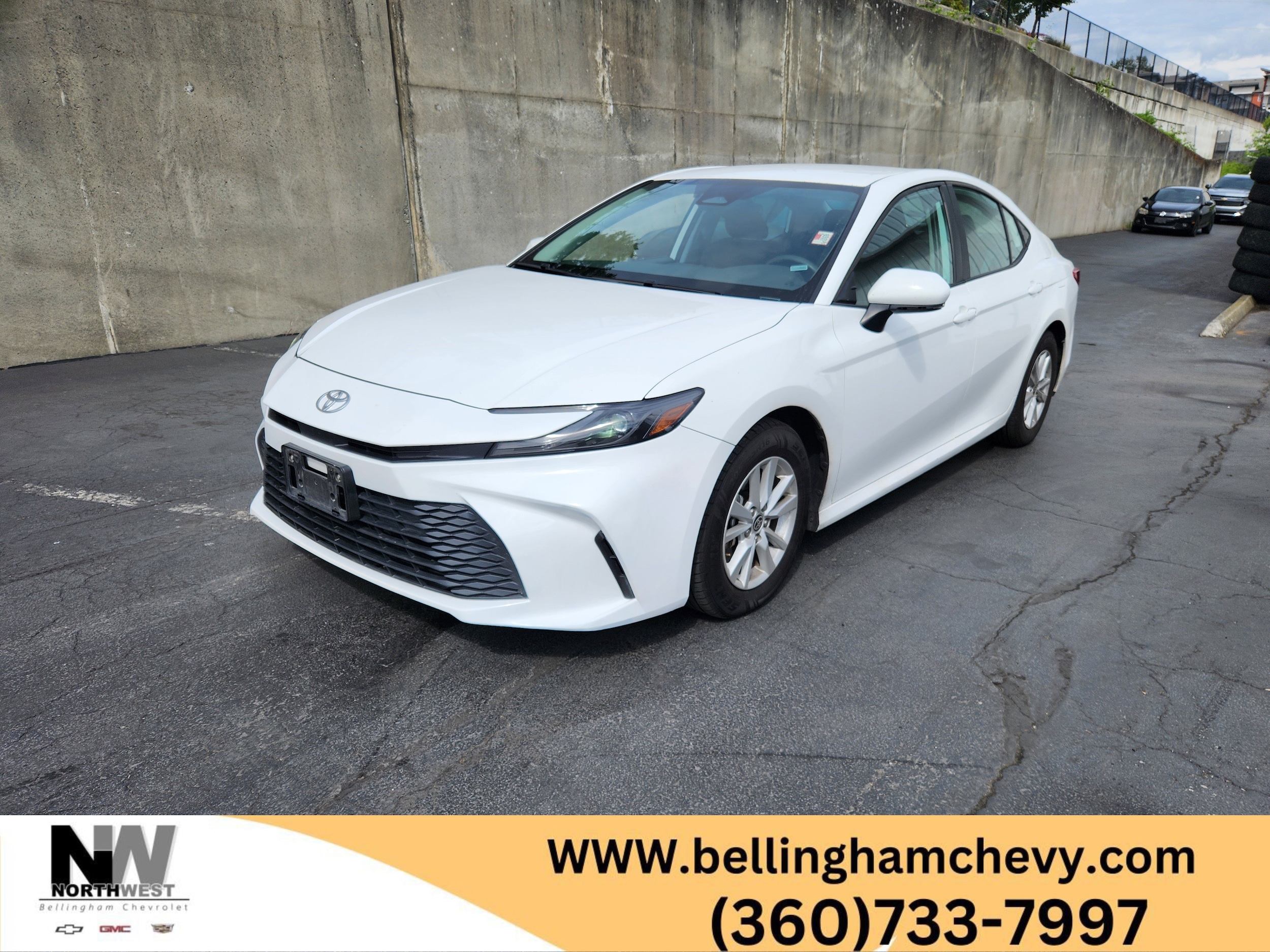 2025 Toyota Camry LE Hybrid's photo