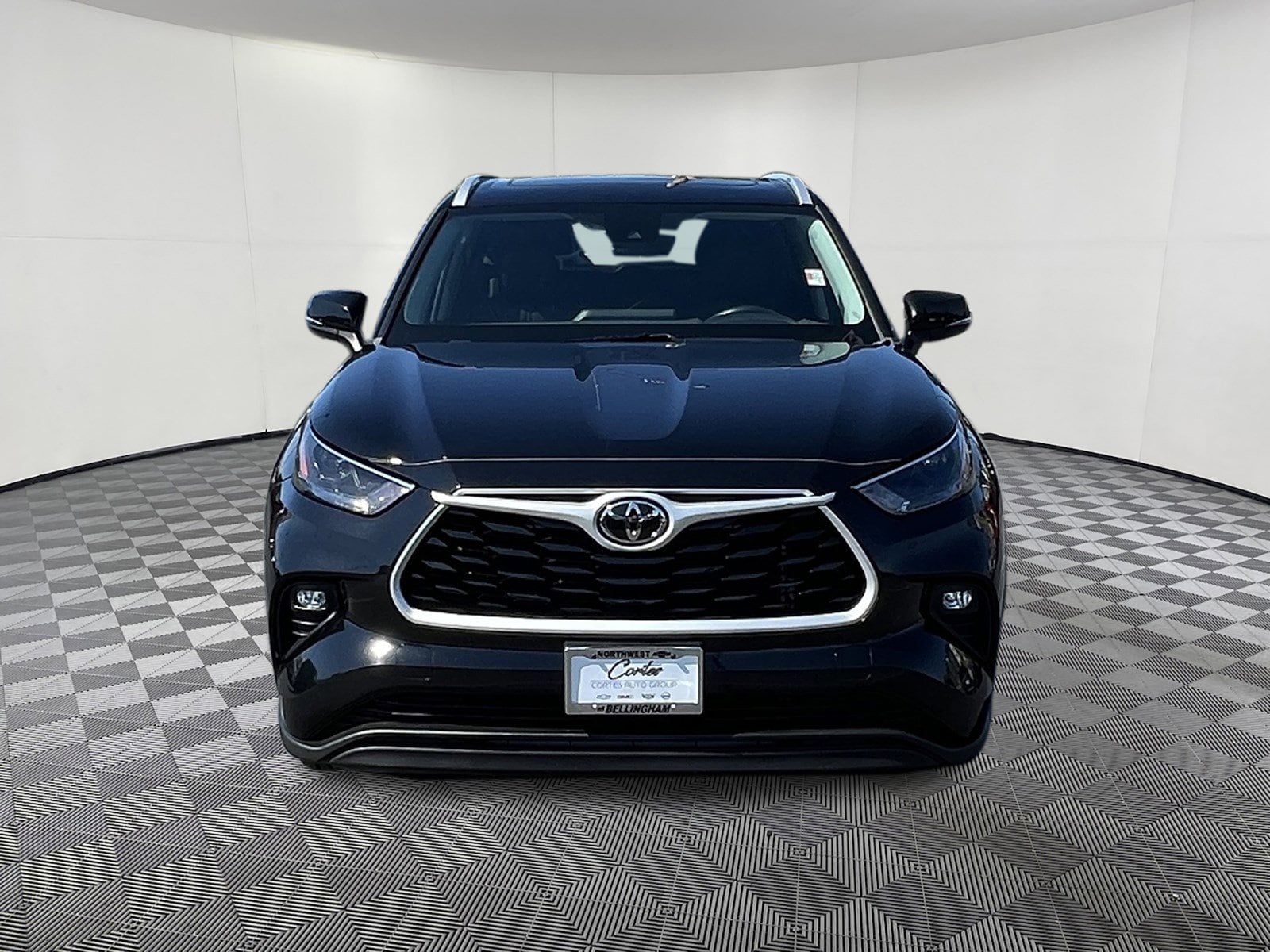 Used 2024 Toyota Highlander XLE with VIN 5TDKDRBH3RS531479 for sale in Bellingham, WA