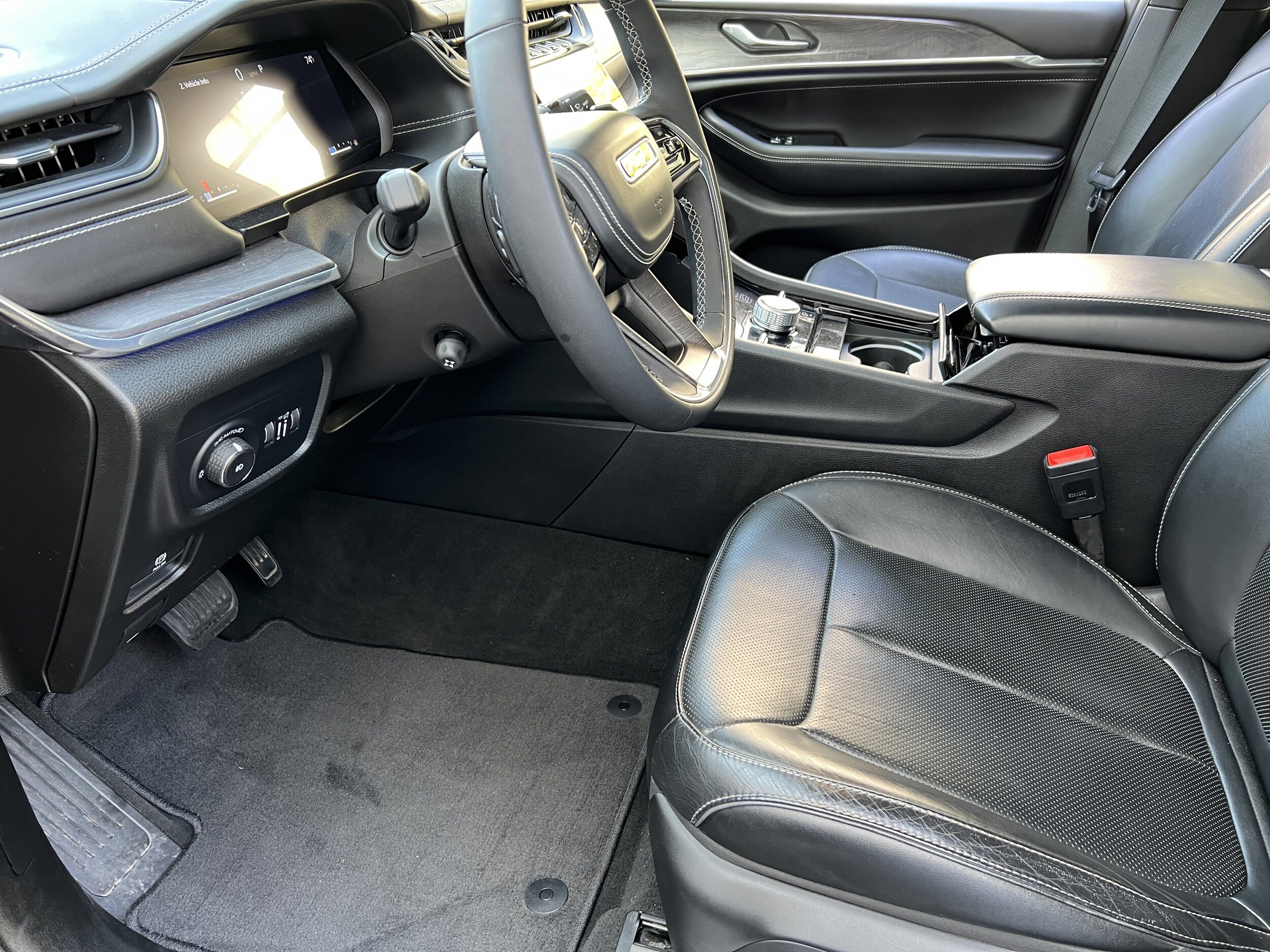 2023 Jeep Grand Cherokee Overland - Photo 16