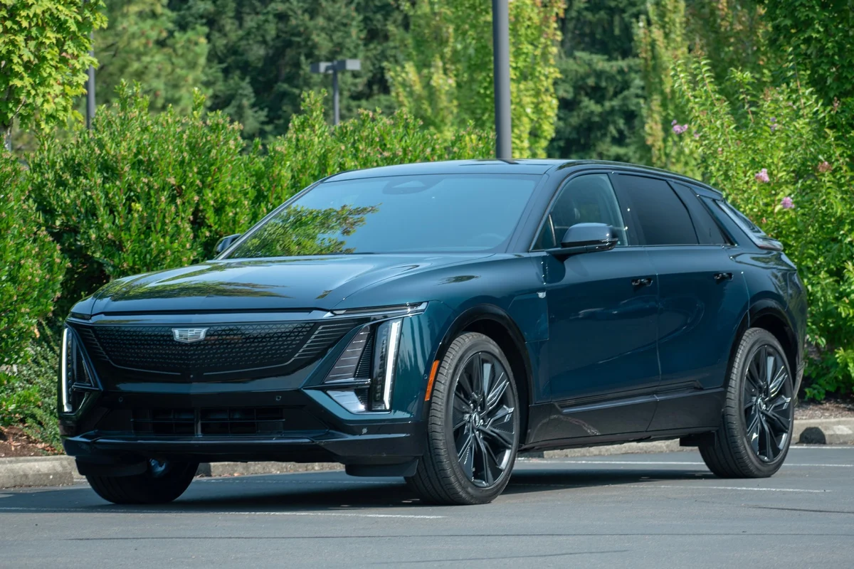 01-usnpx-2025cadillaclyriq-angularfront-jms-1-cropped.webp