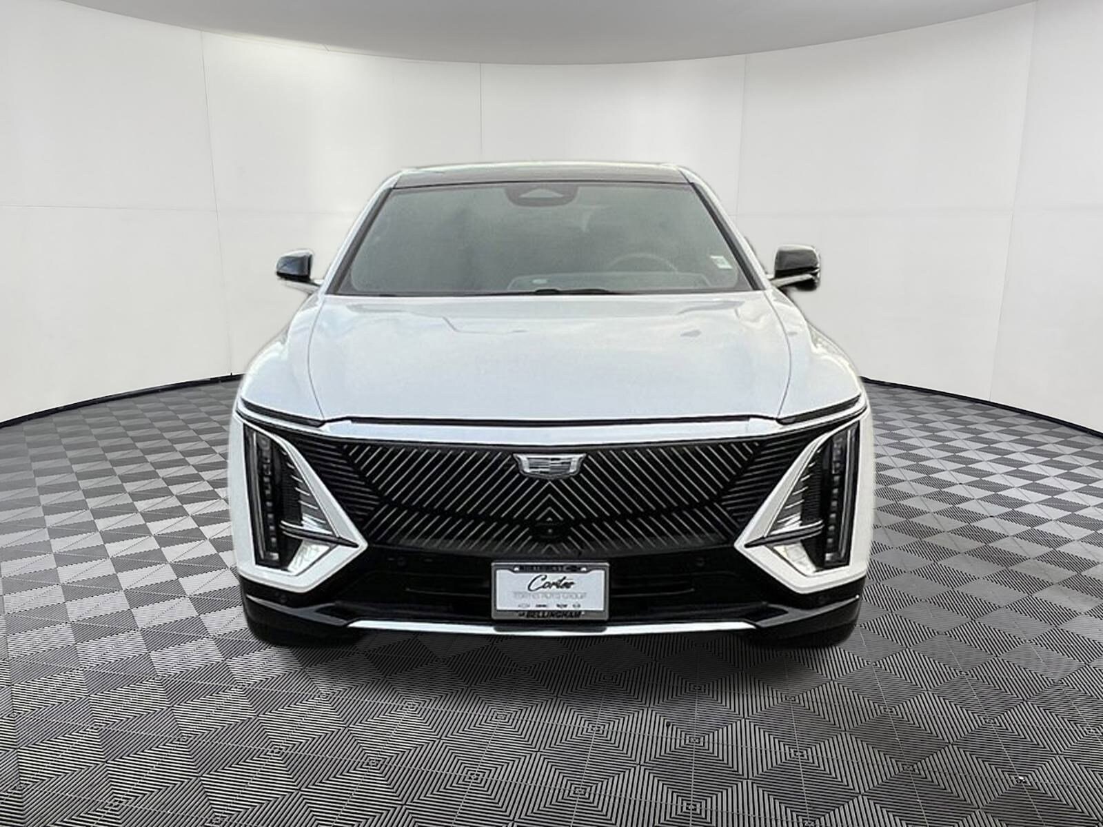 2024 Cadillac Lyriq Luxury photo 2