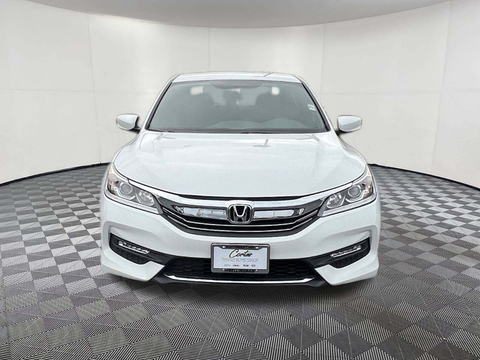 2017 Honda Accord Sport photo 2