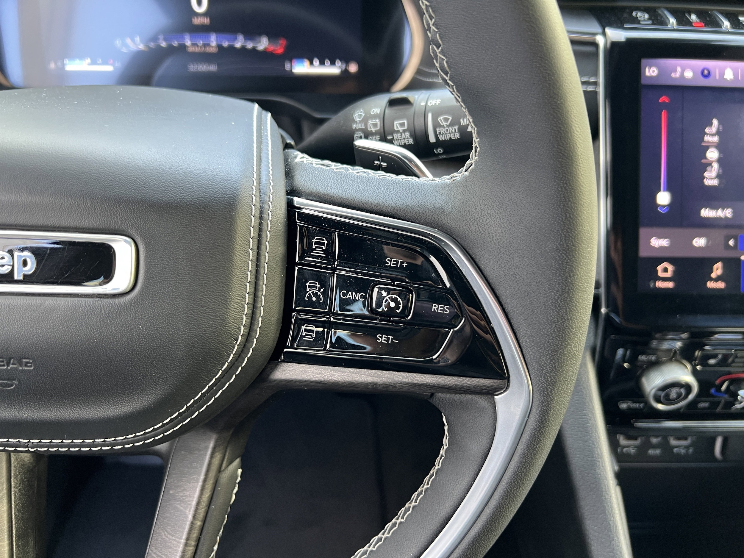 2023 Jeep Grand Cherokee Overland - Photo 29