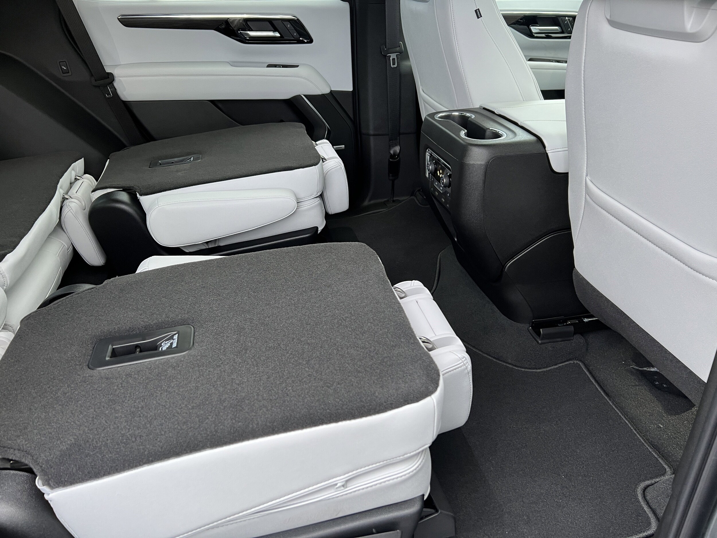 2026 Chevrolet Tahoe Premier - Photo 25