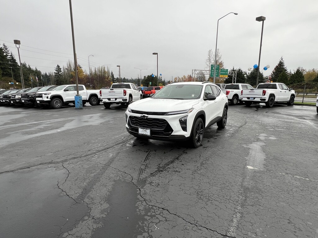 Used 2025 Chevrolet Trax Activ SUV