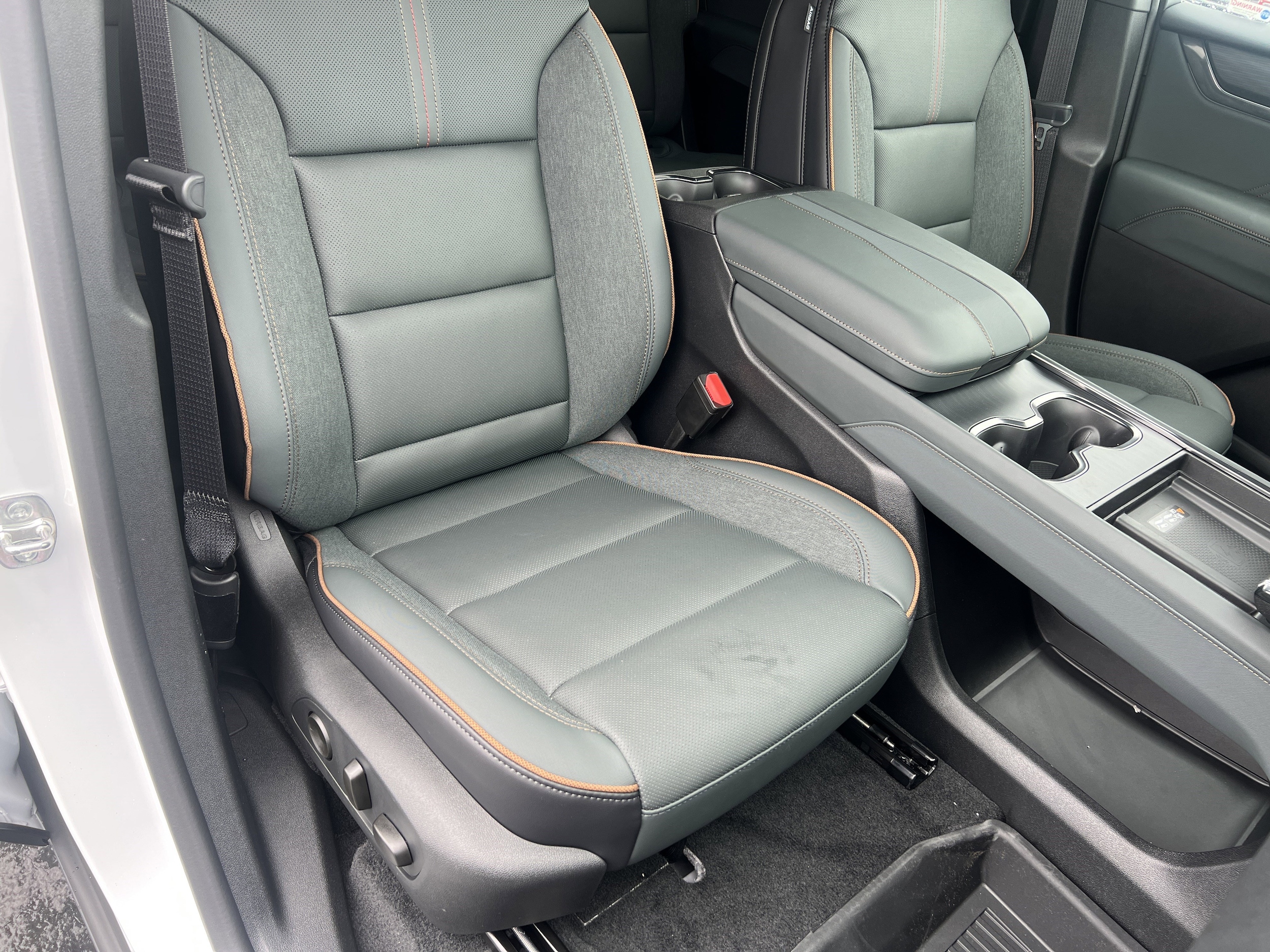 2026 GMC Acadia AT4 - Photo 28