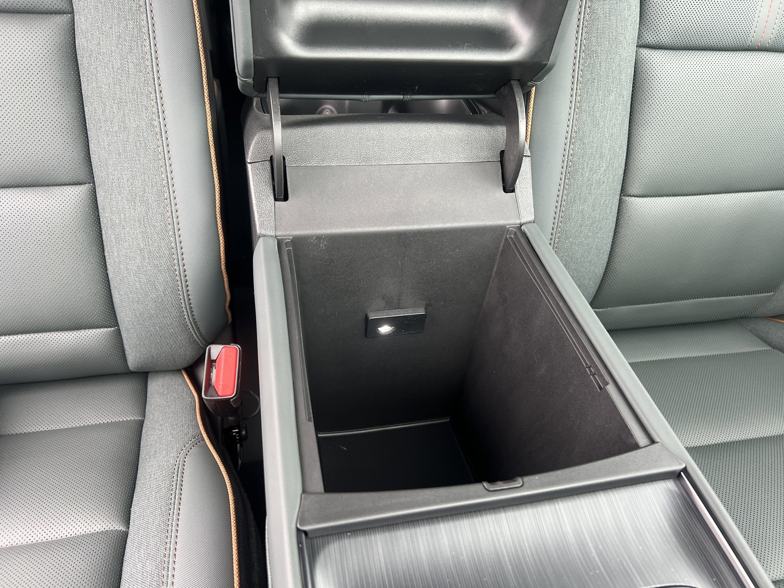 2026 GMC Acadia AT4 - Photo 29