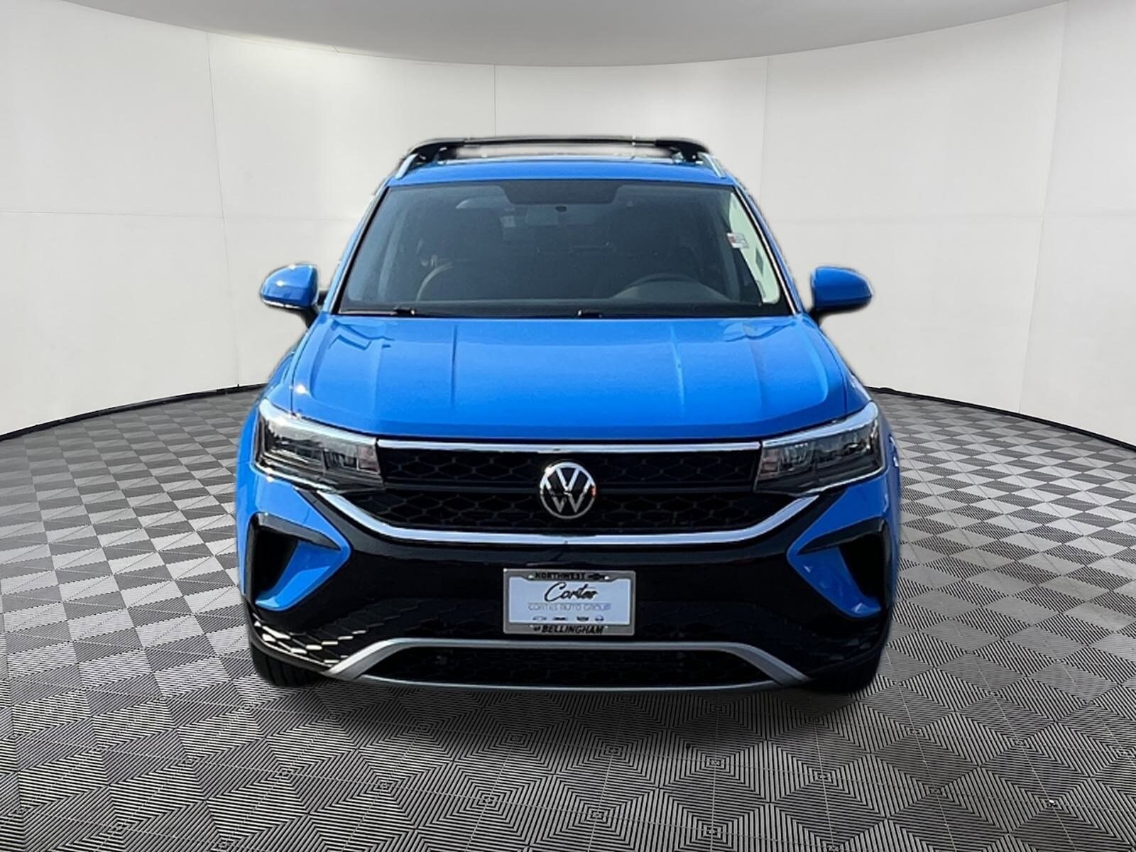 2022 Volkswagen Taos SE photo 2