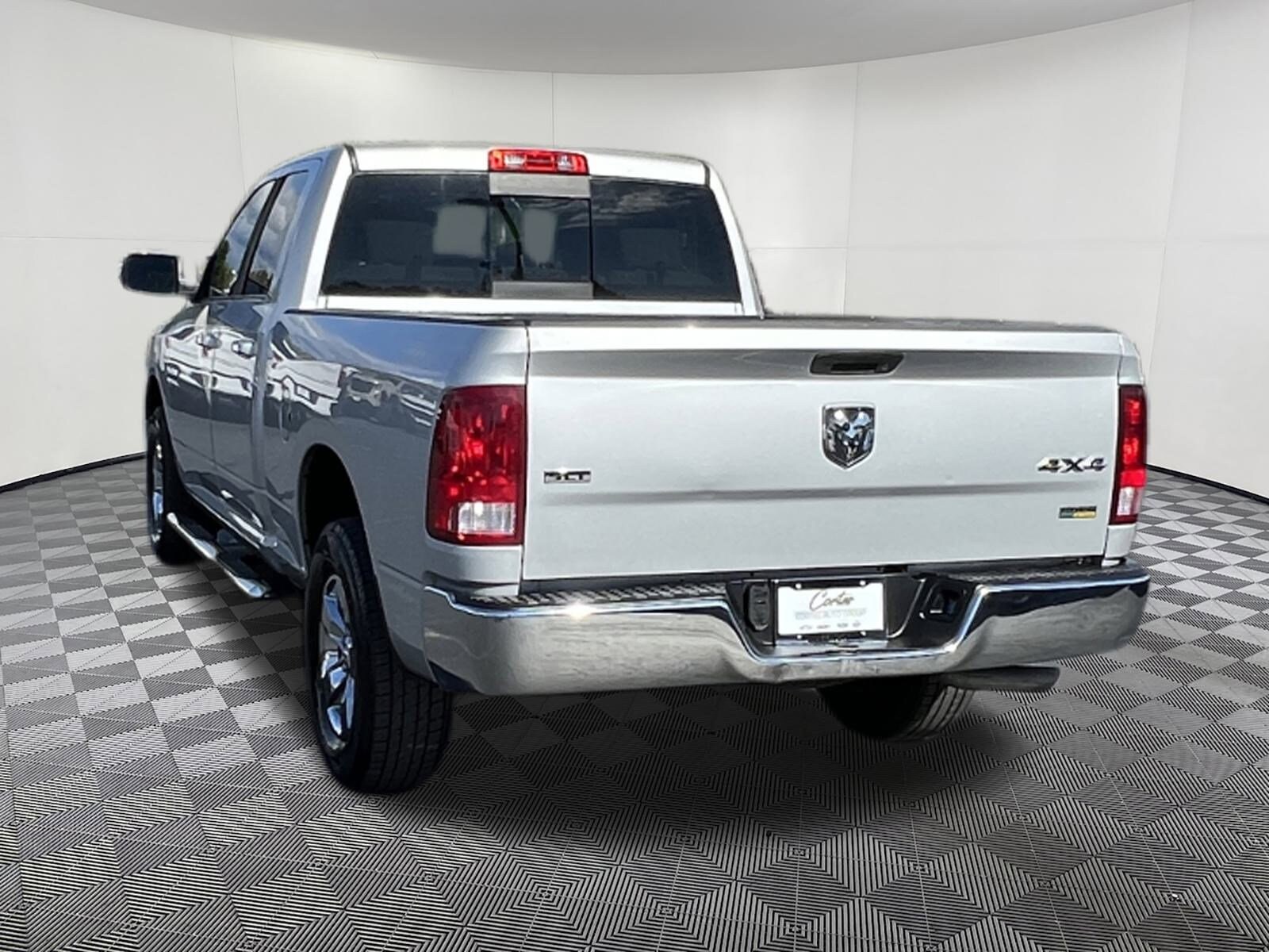 2016 Ram 1500 SLT photo 3