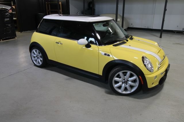 2004 MINI Cooper Cooper S's photo