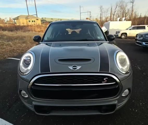 2016 Mini Cooper Hardtop 4 Door S photo 2
