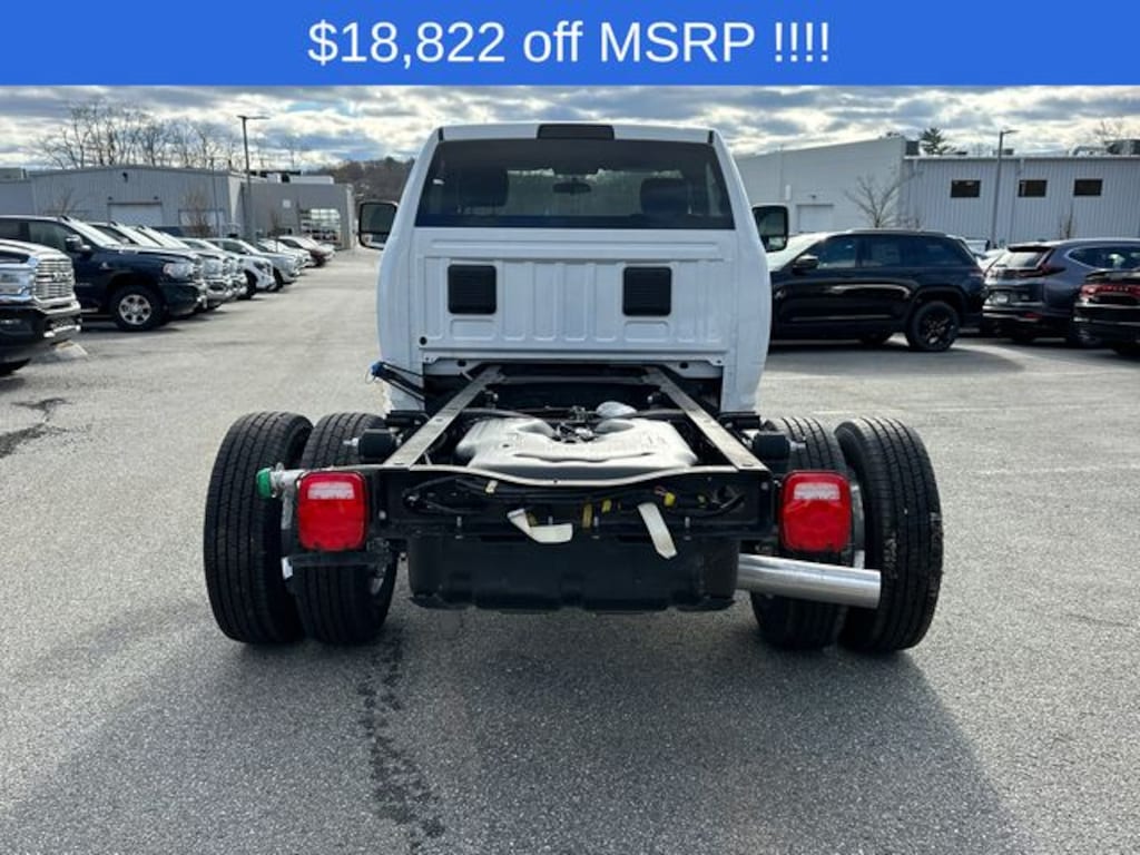 New 2024 Ram 3500 Chassis Cab 3500 TRADESMAN CHASSIS REGULAR CAB 4X4 60' CA Pickup
