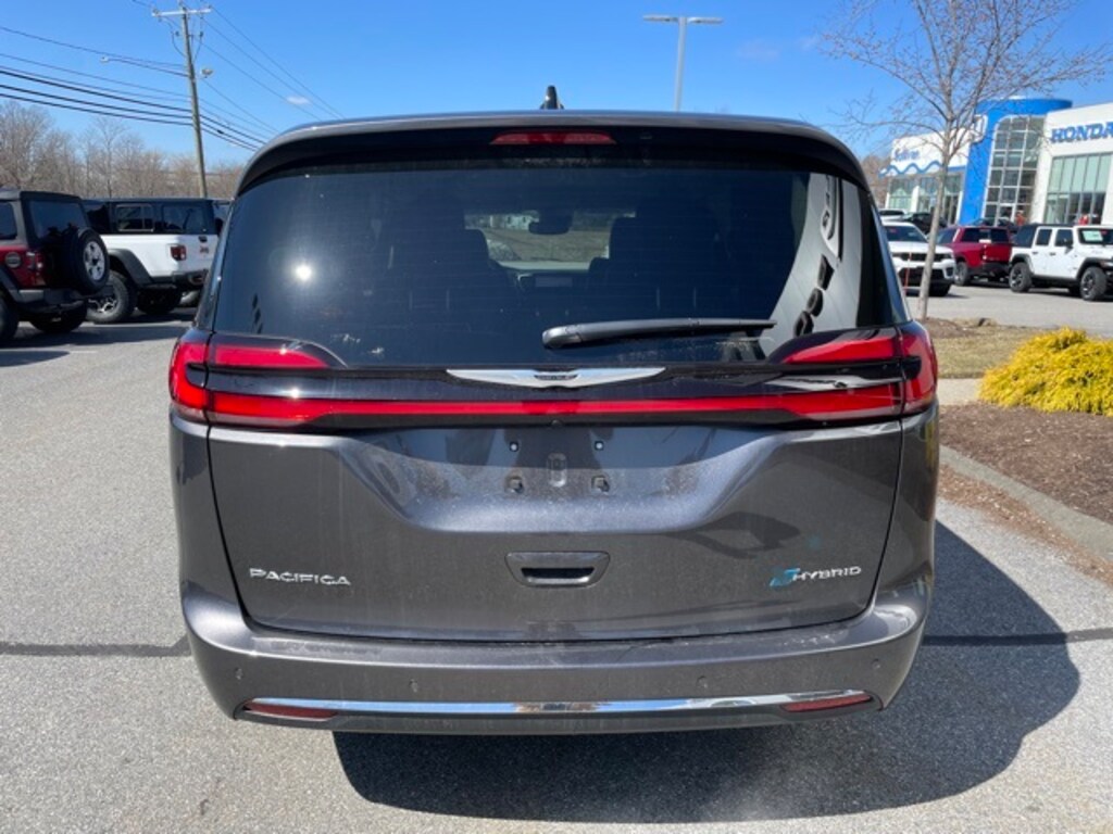 New 2023 Chrysler Pacifica Plug-In Hybrid TOURING L Passenger Van