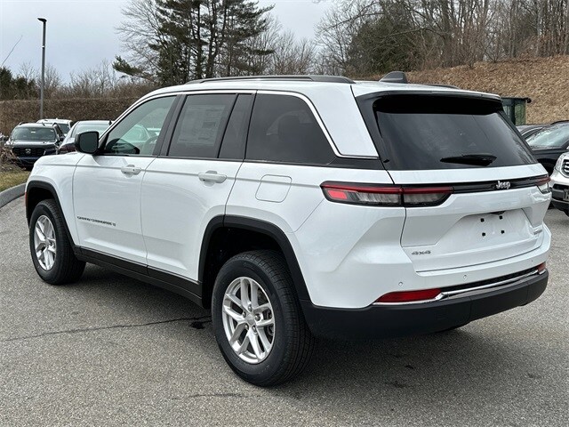 2025 Jeep Grand Cherokee Laredo photo 2