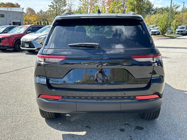 2025 Jeep Grand Cherokee Limited photo 3