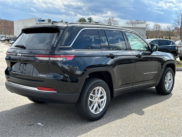 2025 Jeep Grand Cherokee Laredo photo 4