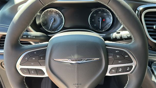 2026 Chrysler Pacifica Select - Photo 11