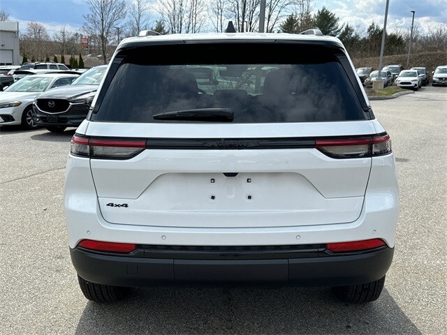 2025 Jeep Grand Cherokee Altitude photo 3