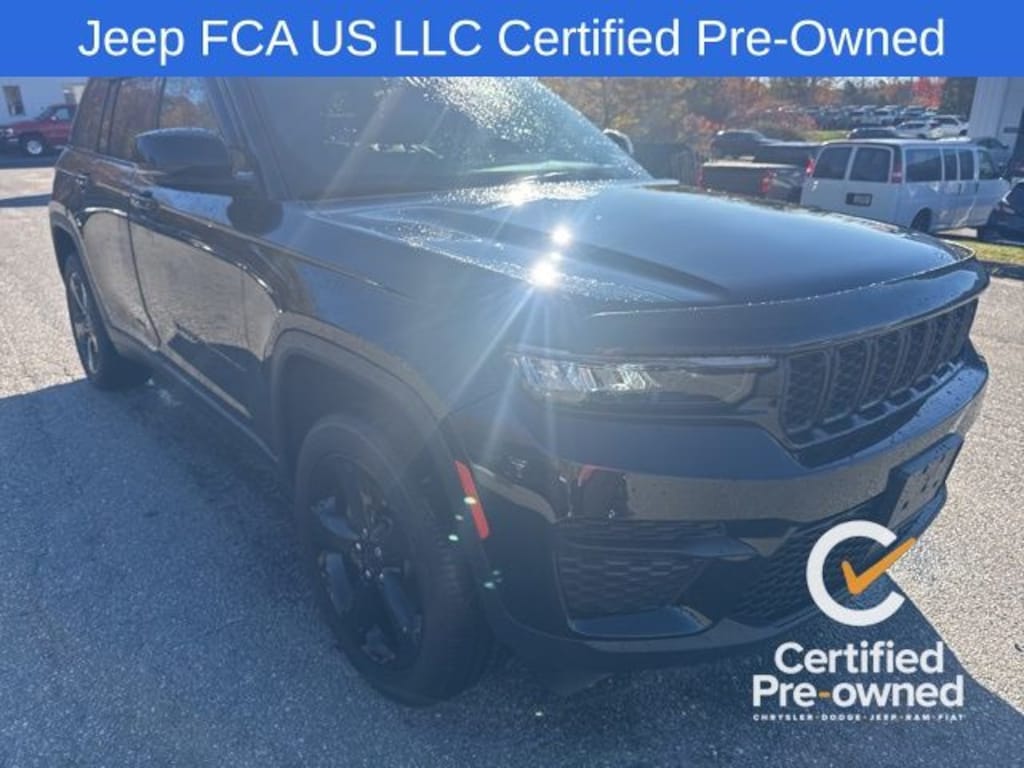 Used 2024 Jeep Grand Cherokee Laredo SUV