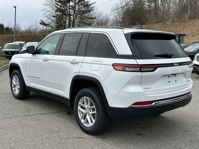 2025 Jeep Grand Cherokee Laredo photo 2