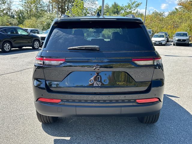 2025 Jeep Grand Cherokee Limited photo 3