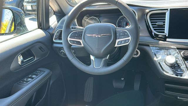 2026 Chrysler Pacifica Select - Photo 20