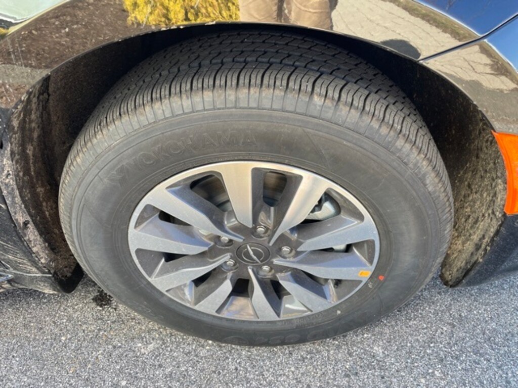 New 2023 Chrysler Pacifica Plug-In Hybrid TOURING L Passenger Van