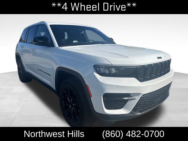 2024 Jeep Grand Cherokee Laredo Altitude X photo 3
